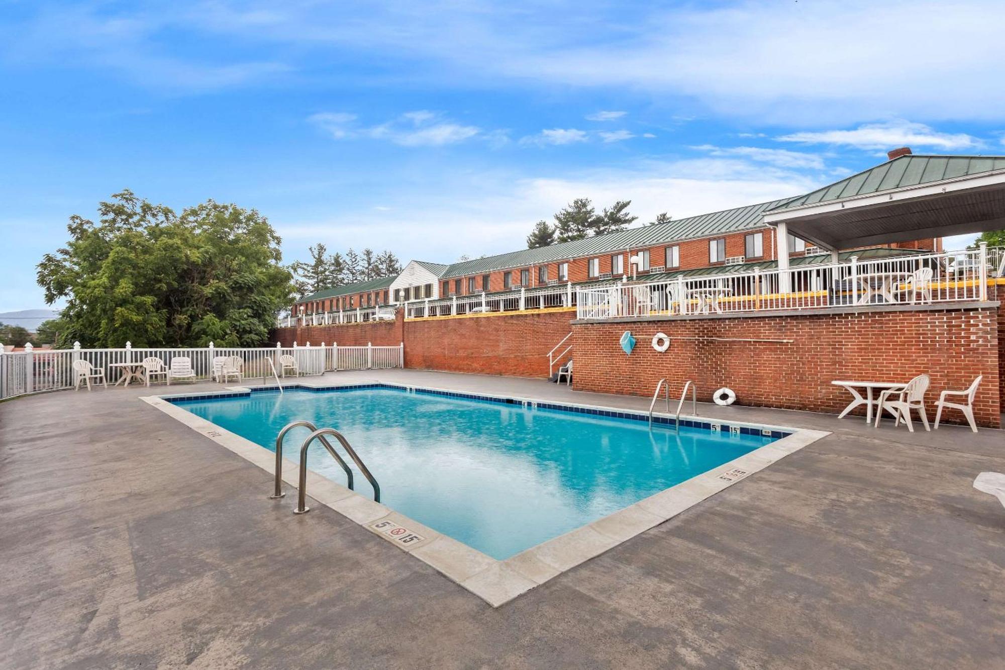 Econo Lodge Waynesboro - Skyline Drive Eksteriør bilde